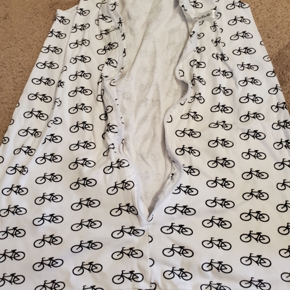 Pair of sleep sacks, gently used - Picture 1 of 4